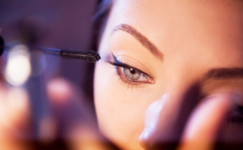 Best Eyelash Growth Serums Recommended by Beauty Experts